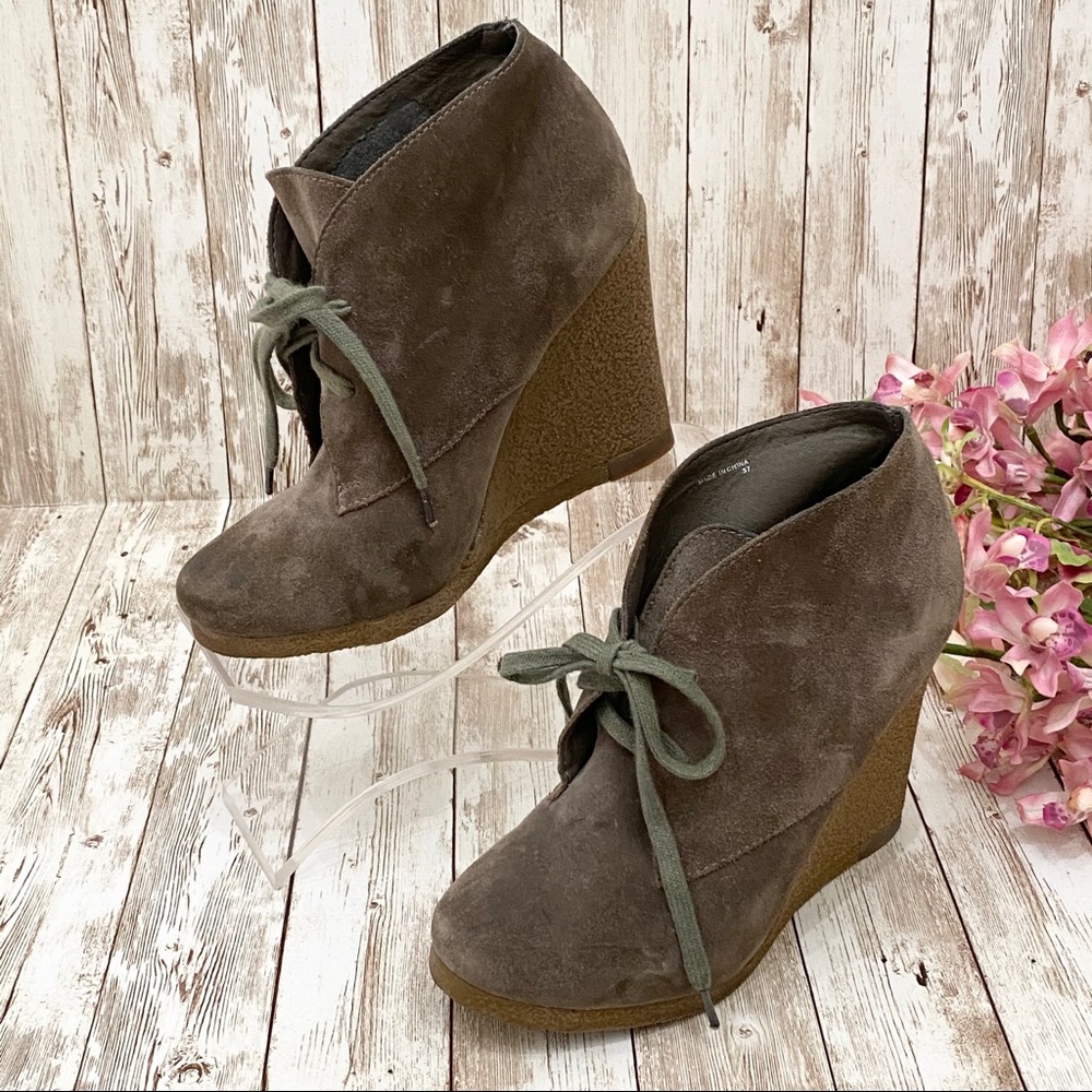 ALDO Olive Suede Wedge Gummy Soles Booties 7
